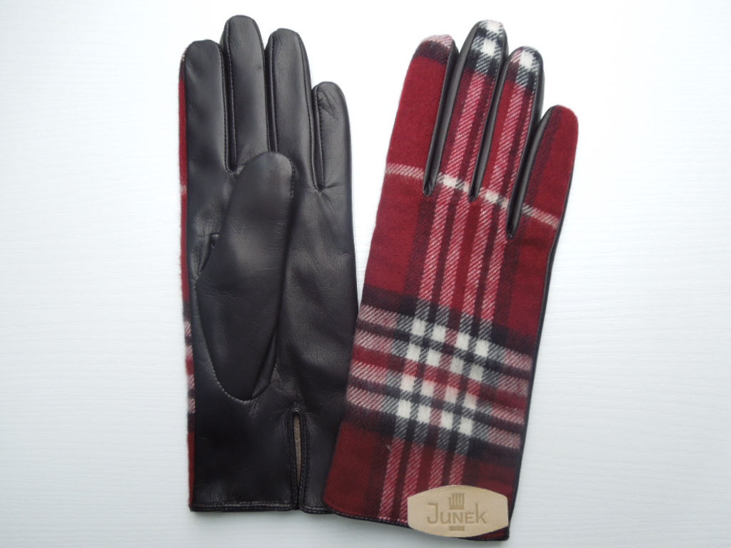 set 1102, barva červená