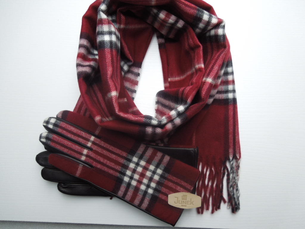 set 1102, barva červená